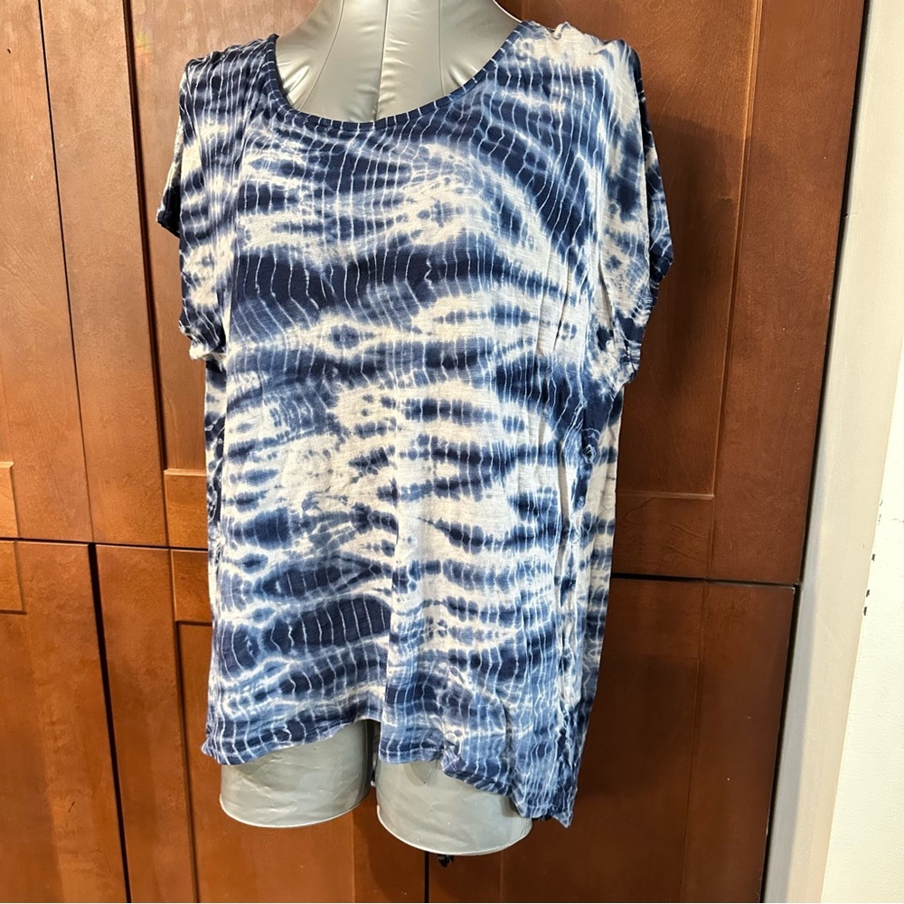 SALE!! DKNY Navy and White Tie-Dye Short Sleeve Top